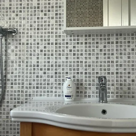 4 Bedroom With Parking Conservatory Fan