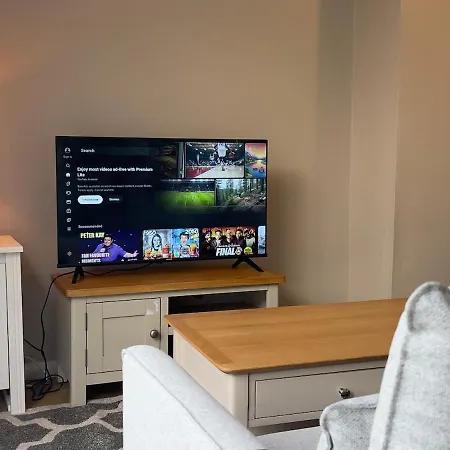 4 Bedroom With Parking Conservatory Fan *
