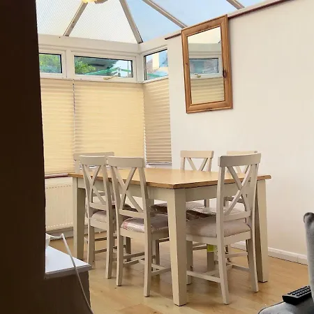 4 Bedroom With Parking Conservatory Fan Ferienhaus Bristol