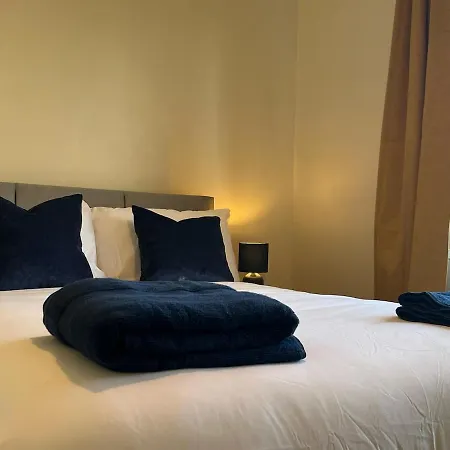 4 Bedroom With Parking Conservatory Fan * Bristol