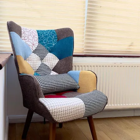 4 Bedroom With Parking Conservatory Fan Bristol