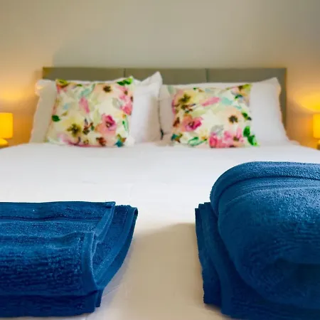 4 Bedroom With Parking Conservatory Fan * Bristol